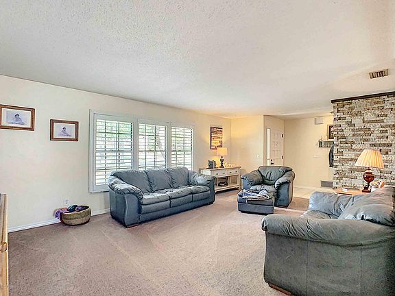 4th image of 937 Sand Crest Dr