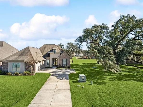 329 Old Place Ln, Madisonville, LA 70447