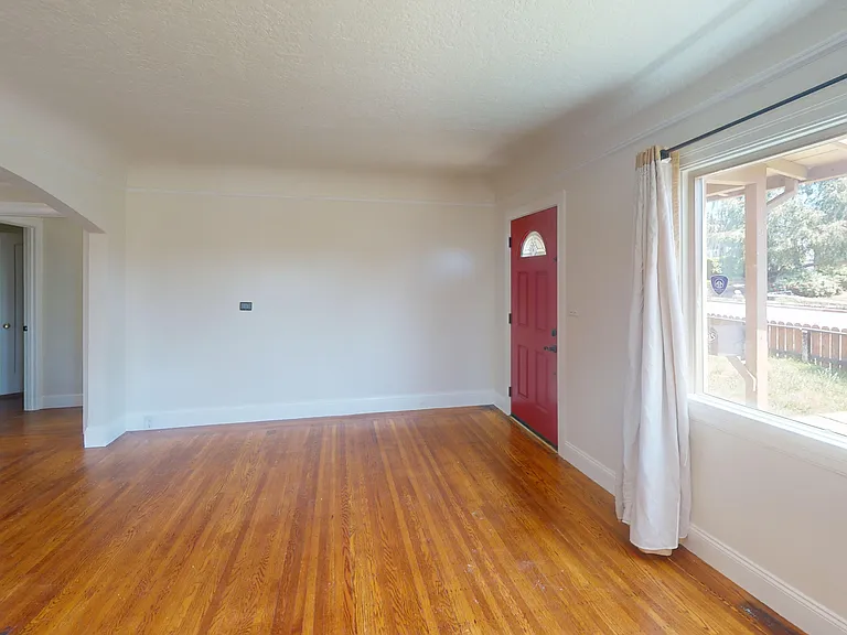 1600 D St — Photo 11