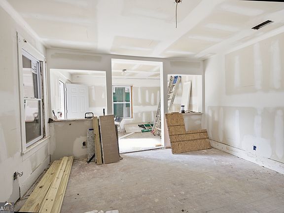 3rd image of 805 Ponce De Leon Ave