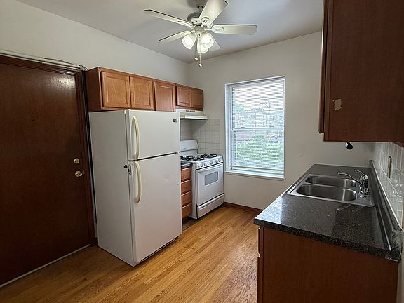 3rd image of 3157 W Argyle St #3K