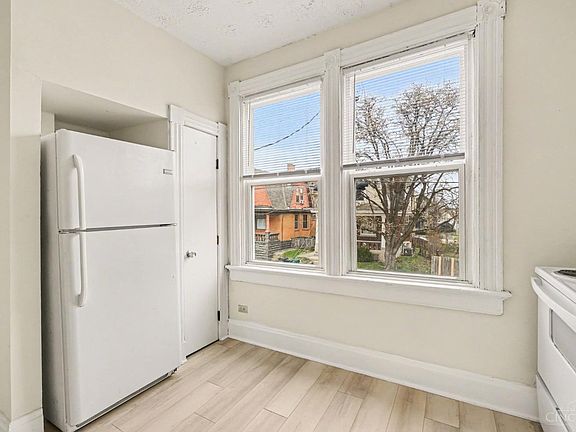 4th image of 421 Southview Ave
