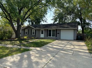 516 Sherwood Dr, Streamwood, IL 60107