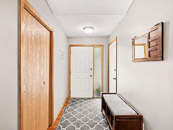 3rd image of 16382 Goodview Trl