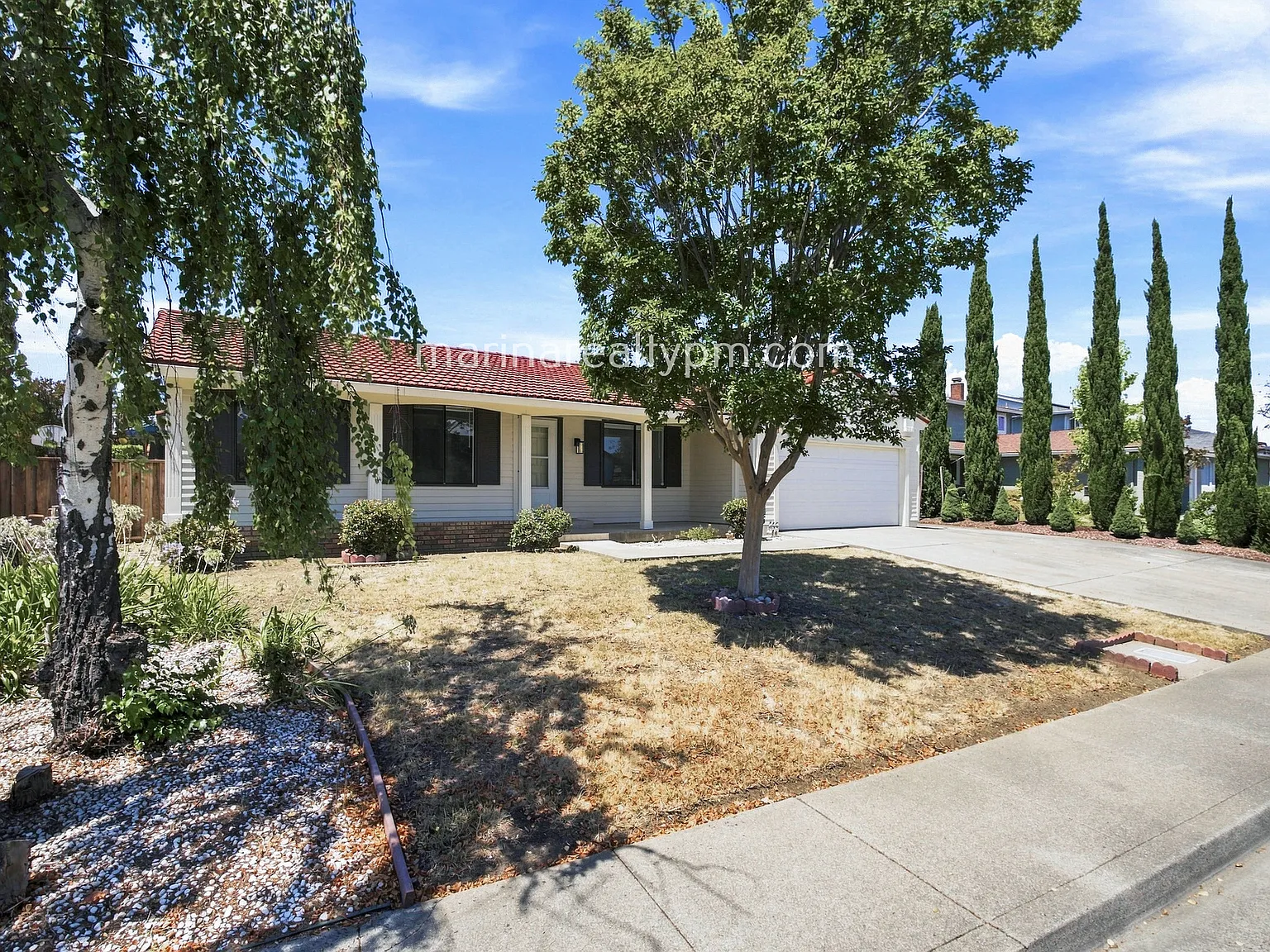 4 bed, 2.5 bath, 2085 sqft, $3,500 — Photo 2