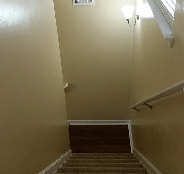 215 Bainbridge Cir — Photo 12