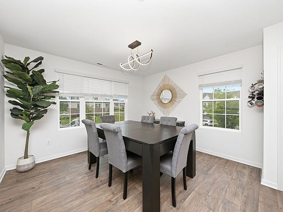 5th image of 3739 Bissel Dr