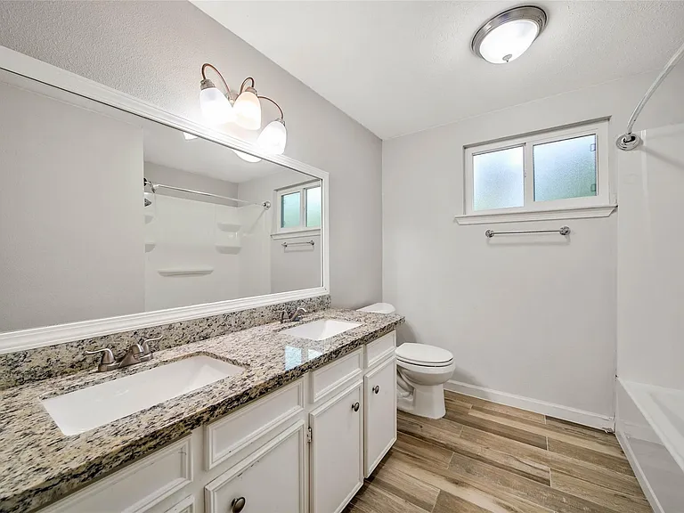 14719 Cedar Point Dr — Photo 32