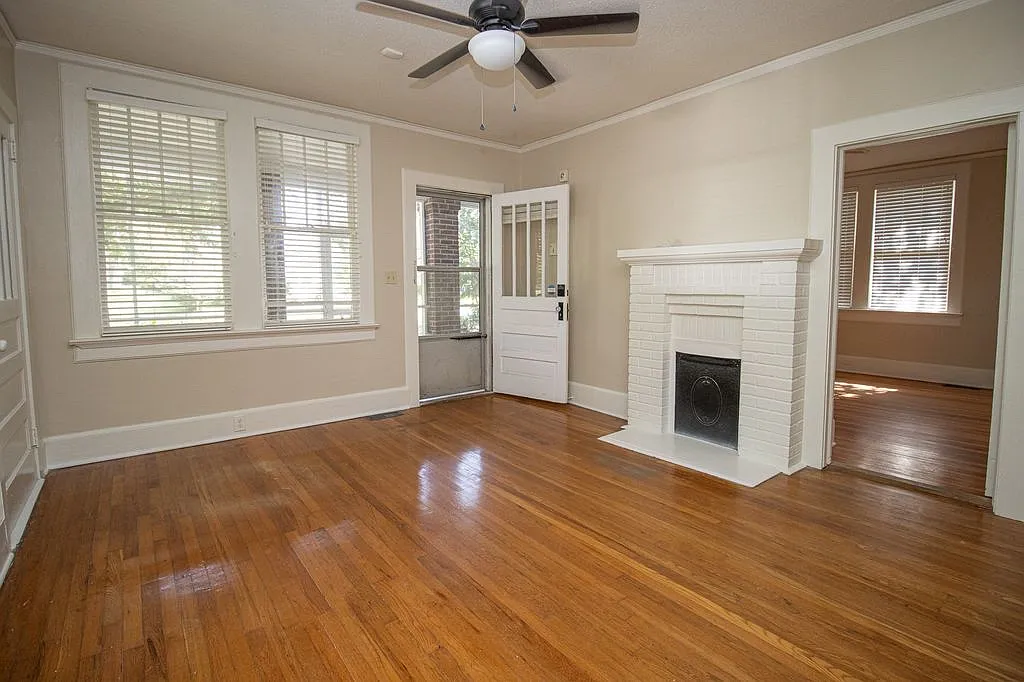 3 bed, 1400 sqft, $2,200 — Photo 2