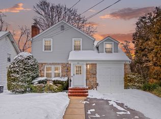 23 S Baldwin Pl, Massapequa, NY 11758