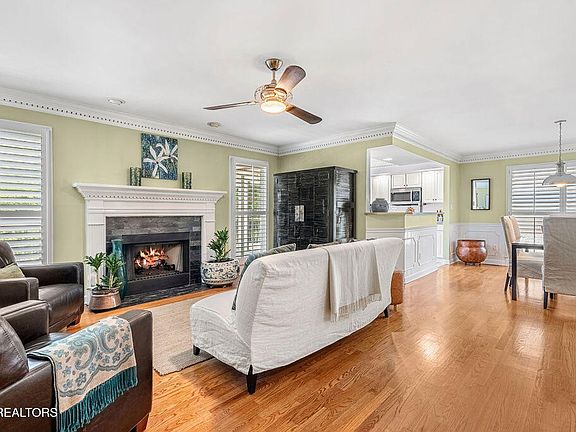 4th image of 8528 Oxford Dr