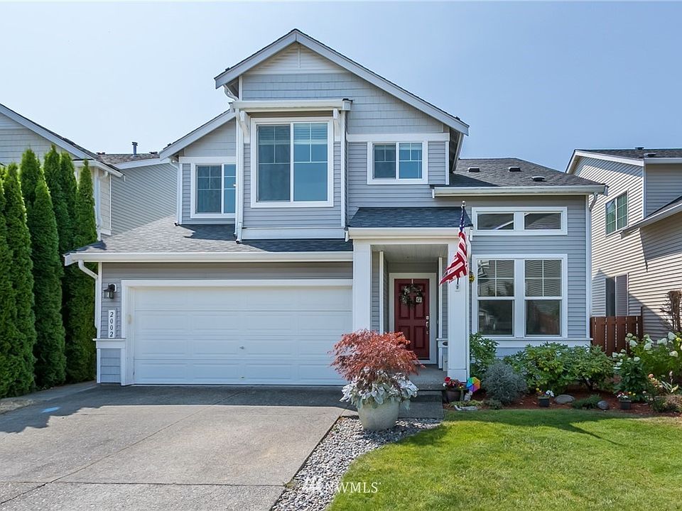 Beautiful home in The Estates, backs to a greenbelt!