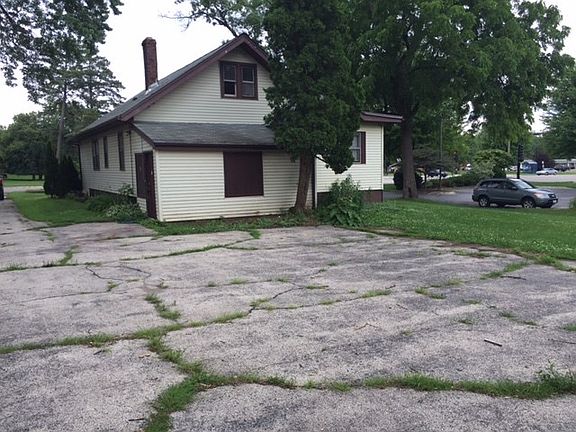 5th image of 3402 N Rockton Ave