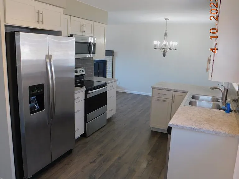 9439 W Burgundy Ave — Photo 3