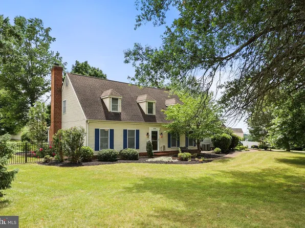 1575 Greenbriar Rd, York, PA 17404