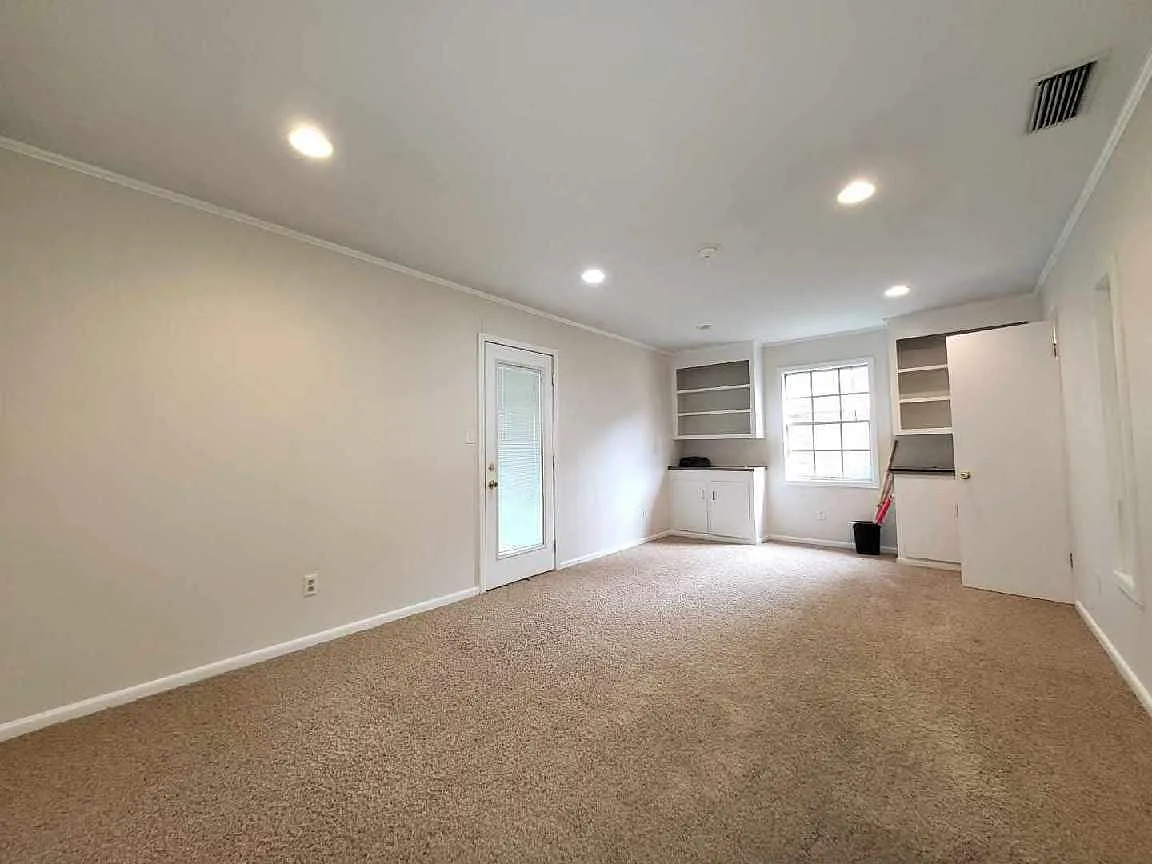 3 bed, 2.5 bath, 1621 sqft, $1,725 — Photo 2