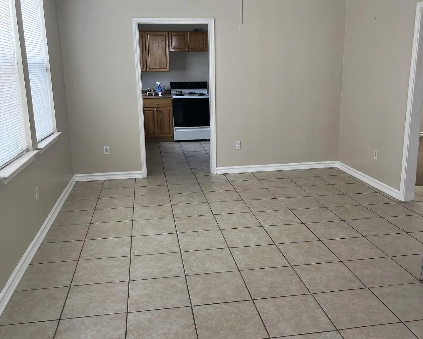 2 bed, 947 sqft, $1,200 — Photo 3