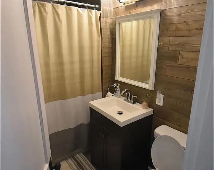 2475 Indianola Ave — Photo 10