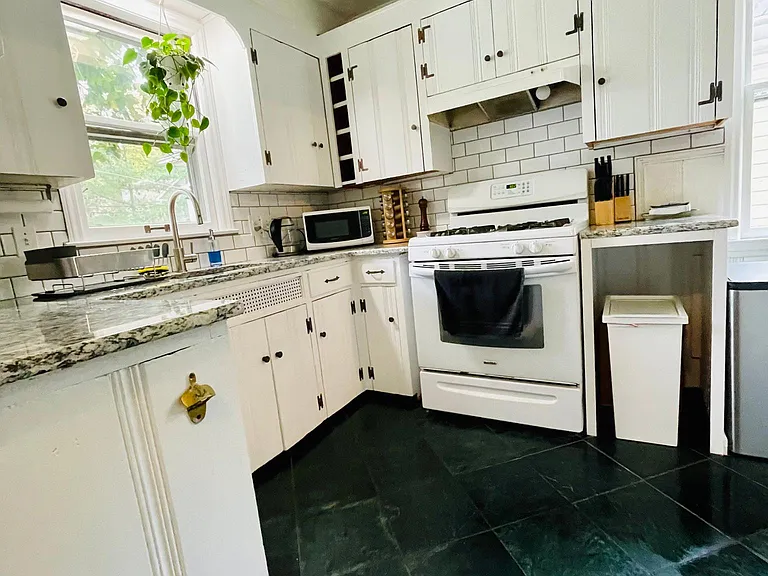 391 Kercheval Ave — Photo 9