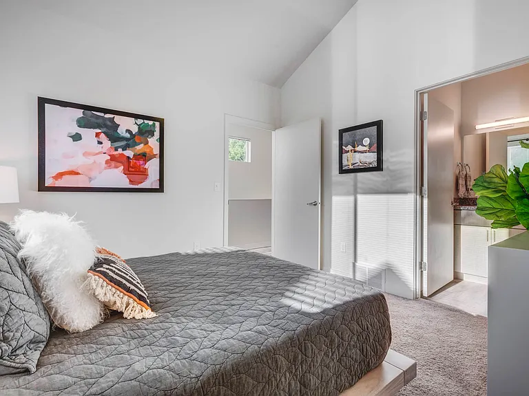 Hawthorne Townhomes — Photo 10