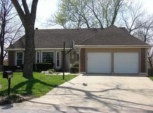 7012 Cottonwood Dr, Shawnee, KS 66216