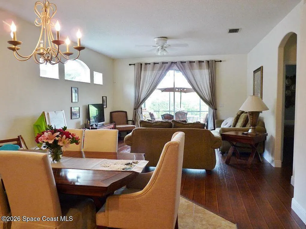 4 bed, 2104 sqft, $3,150 — Photo 3
