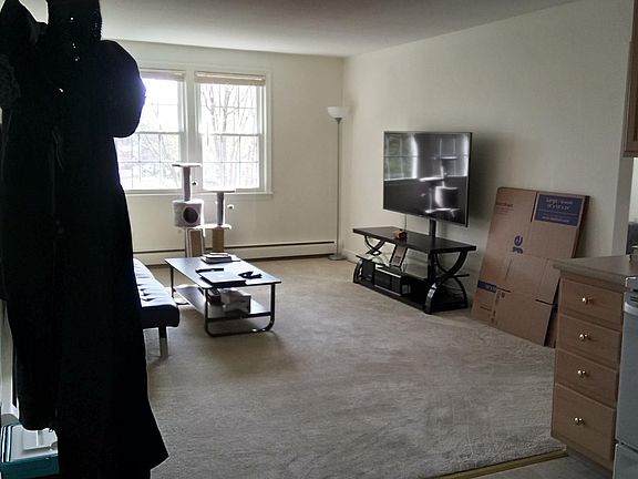 5th image of 8 Colonial Village Dr APT 12