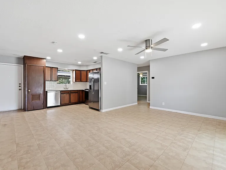 2712 Saint Edwards Cir #B — Photo 5