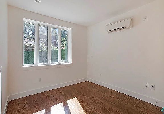 5th image of 194 Hawthorne St #4A
