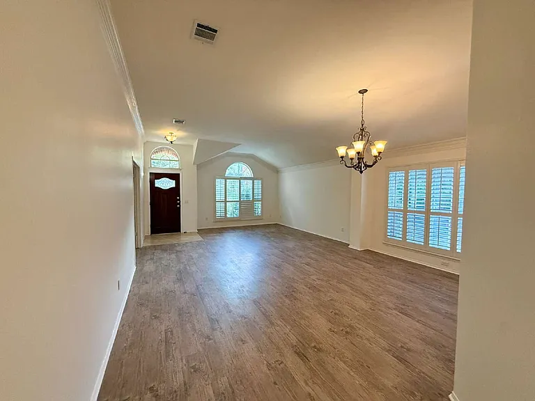 6106 Skahan Ln — Photo 3