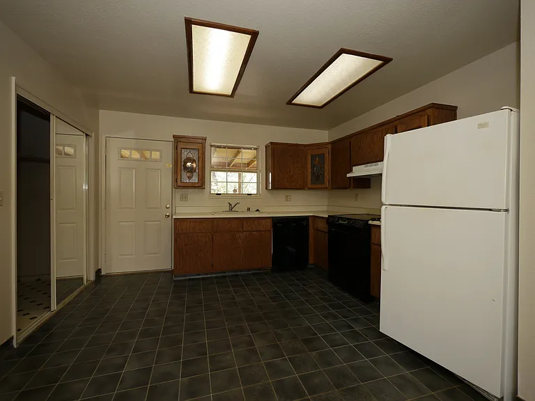 41 Veterans Ln — Photo 3