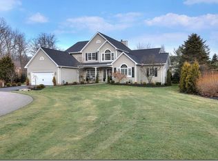 125 Button Bush Cir, Chagrin Falls, OH 44022