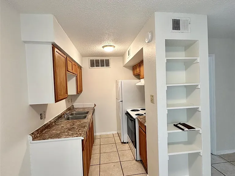 4322 Gillis St #105 — Photo 9