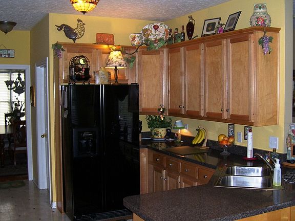 Spacious 16x11 kitchen, open to breakfast room and den. 