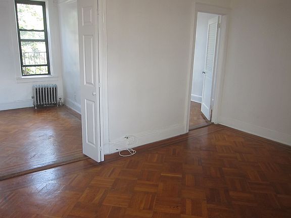 5th image of 2536 34th St #1F