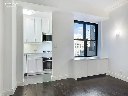 Rented by Sotheby's International Realty | media 23