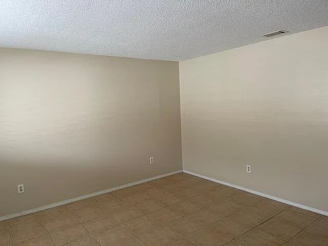 201 College Blvd E #39 — Photo 3