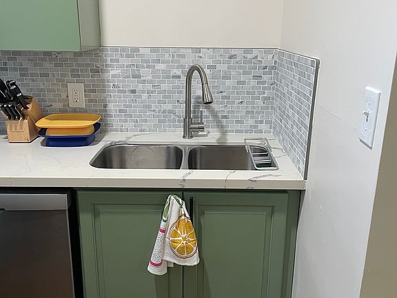 3rd image of 2808 Fairmount Ave #B