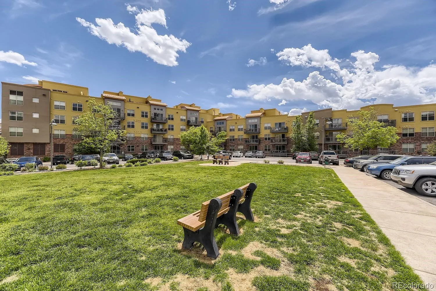 2 bed, 2.0 bath, 1172 sqft, $2,100 — Photo 2