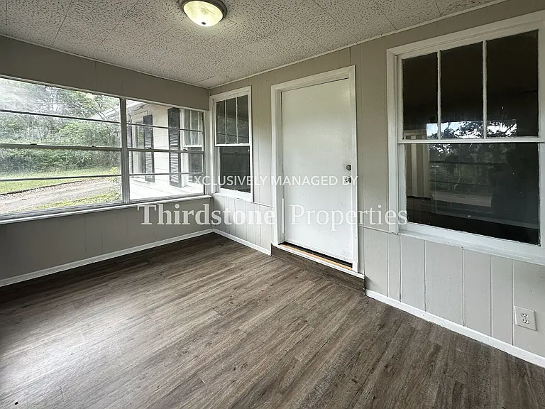 6965 Lorain St — Photo 3