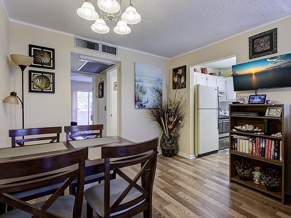 4th image of 180 Sussex I #180