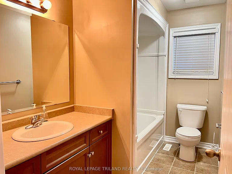 979 Crosscreek Ct — Photo 15