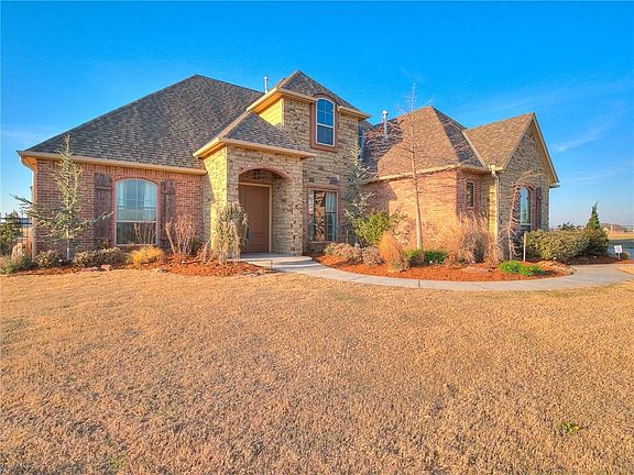 2nd image of 5766 Heritage Ln