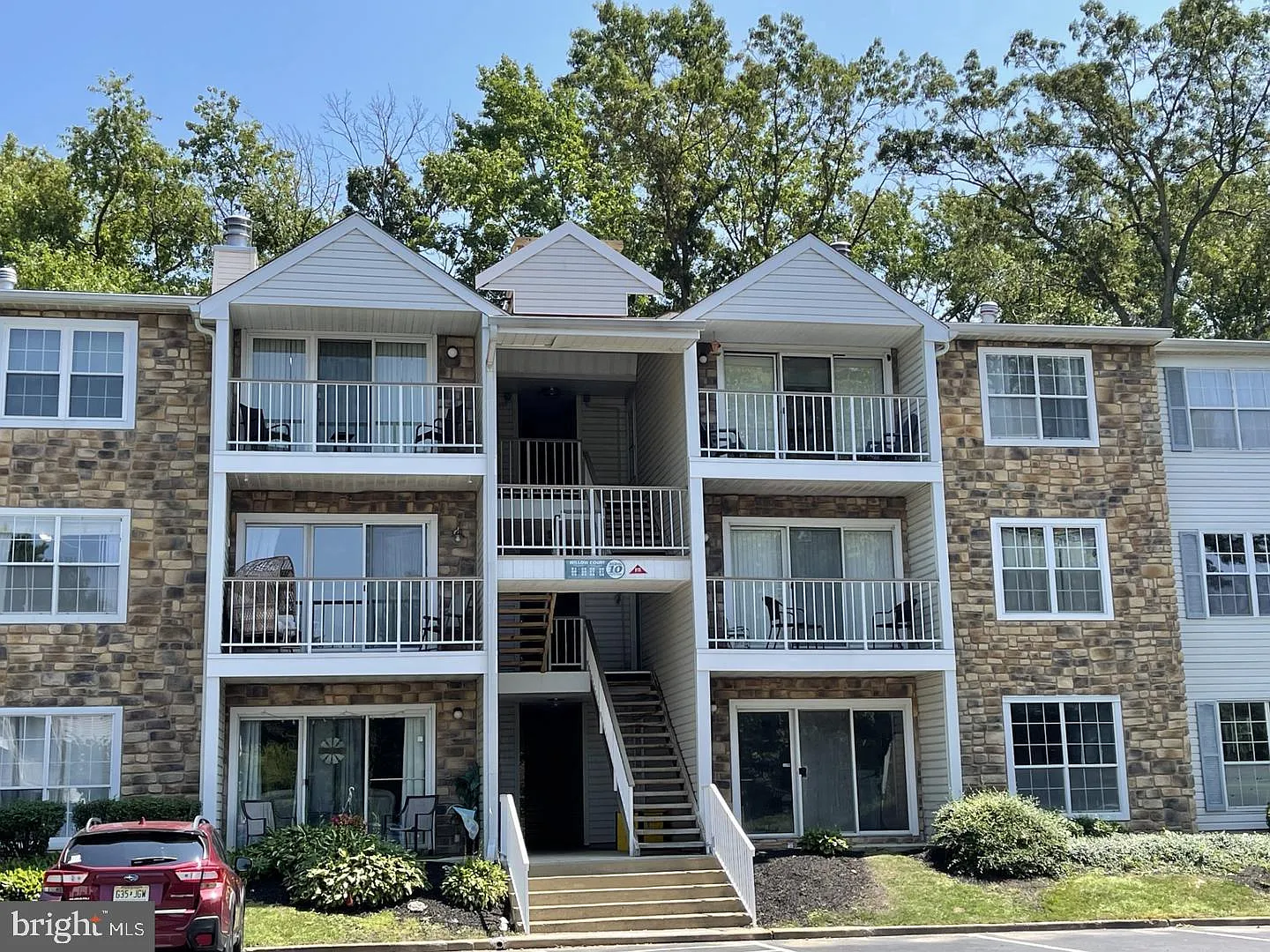2 bed, 1100 sqft, $2,200 — Photo 2