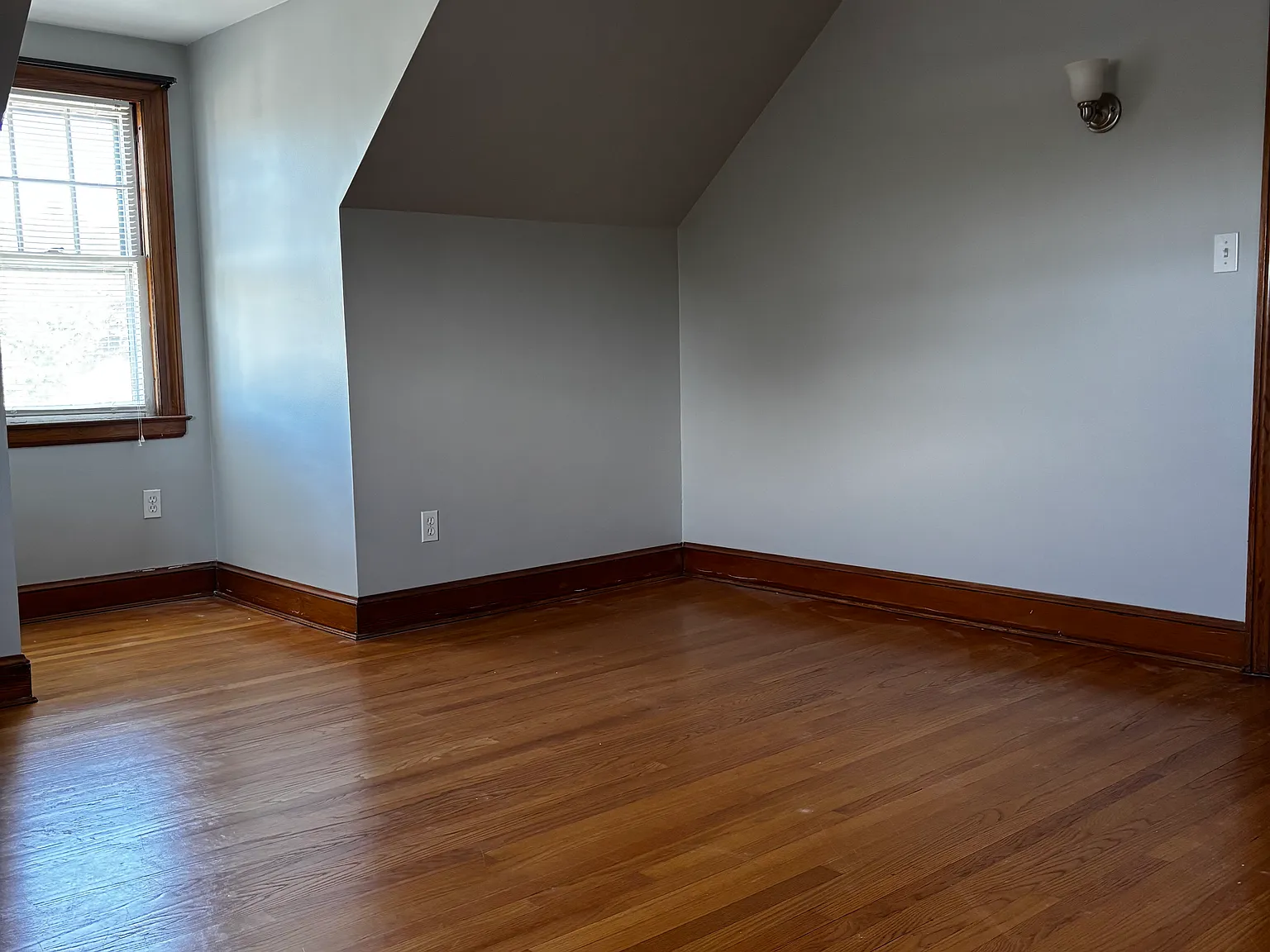 3 bed, 1200 sqft, $2,300 — Photo 4