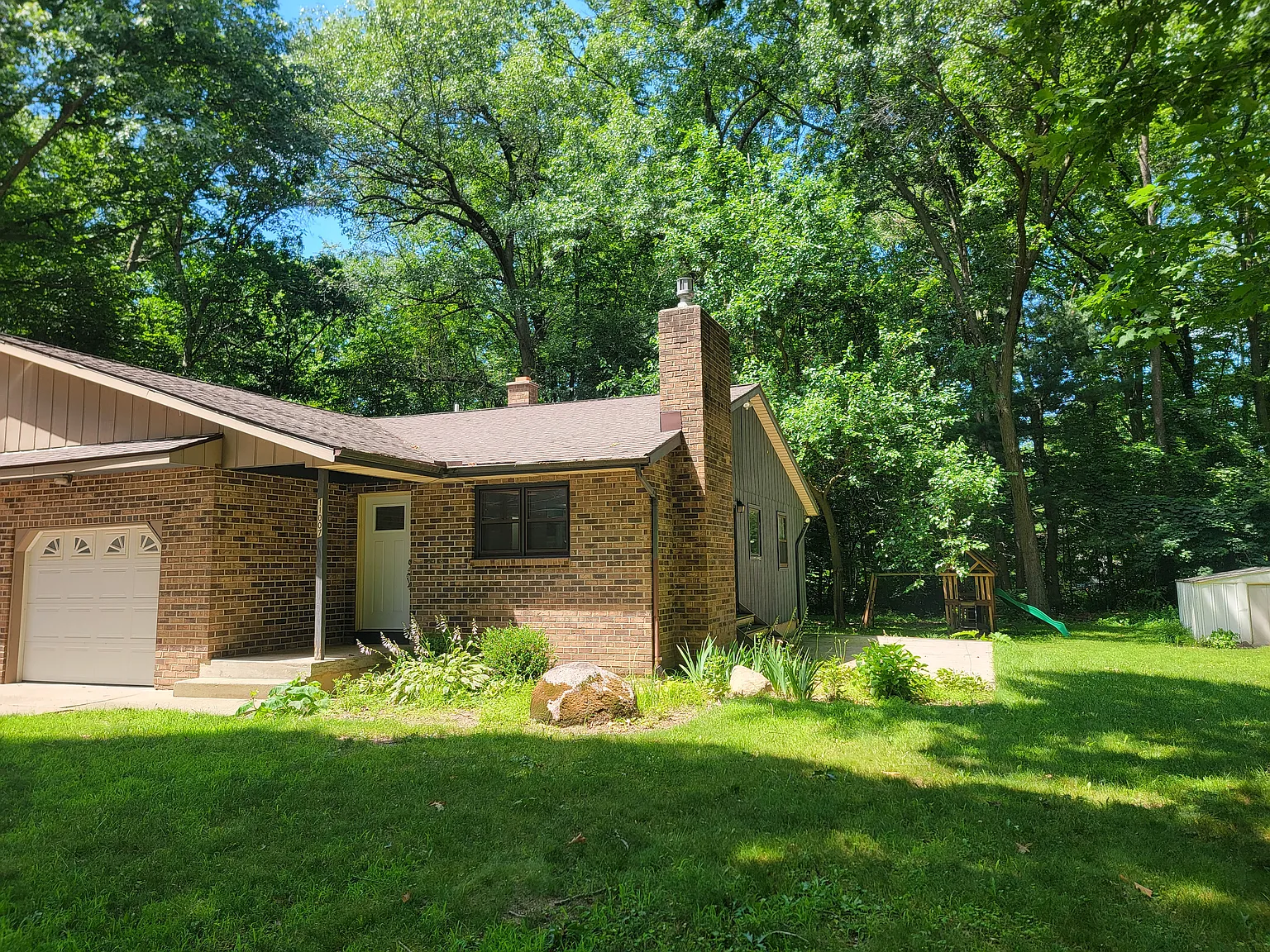 2 bed, 856 sqft, $1,850 — Photo 2