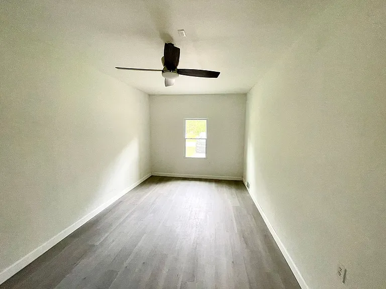 2112 Chandler Ave — Photo 13