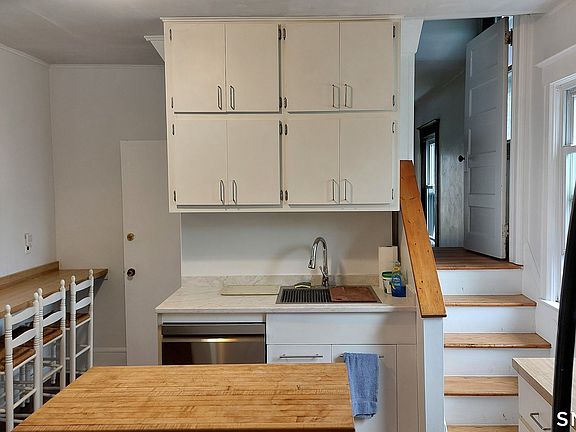 5th image of 136 Mead Ave