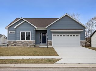 1615 Stoneham Dr, Mishawaka, IN 46544
