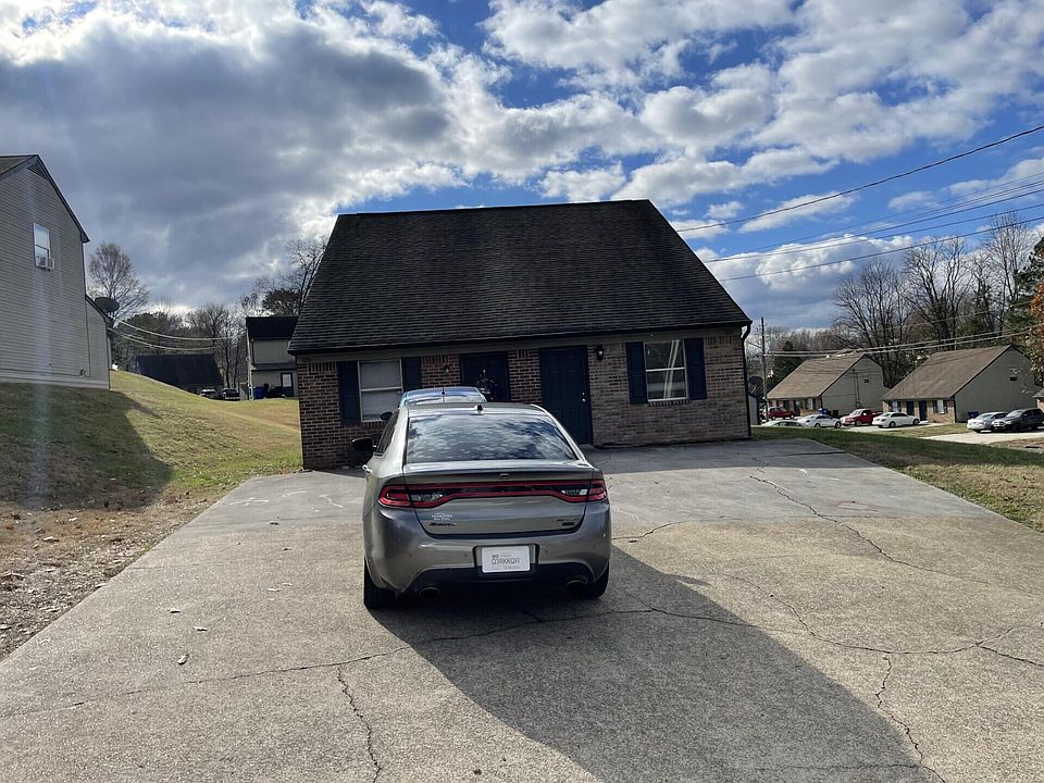 1st image of 3321/3323 Steeple Cir NE